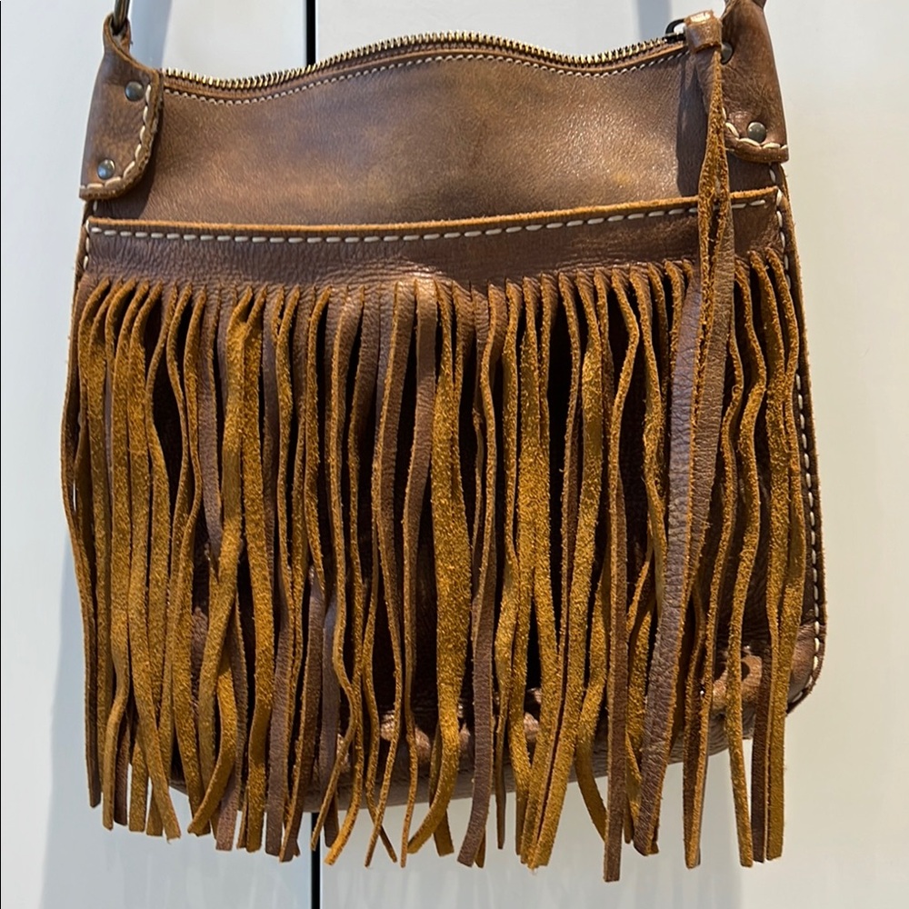 Roots “Hippie” Brown Crossbody Bag with Fringe Detailing and Rustic Leather
